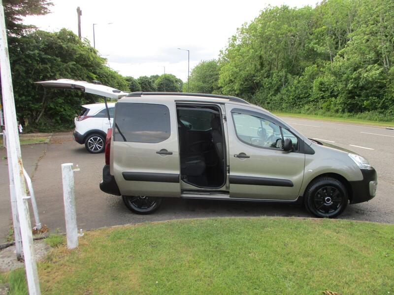 View PEUGEOT PARTNER TEPEE 1.6 HDi OUTDOOR MPV DIESEL AUTO 5 DOOR.