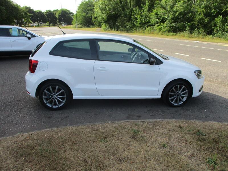 View VOLKSWAGEN POLO 1.2 TSI BlueMotion Tech SE 3 DOOR