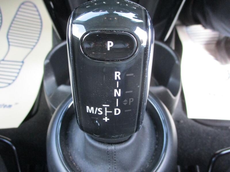 MINI HATCHBACK