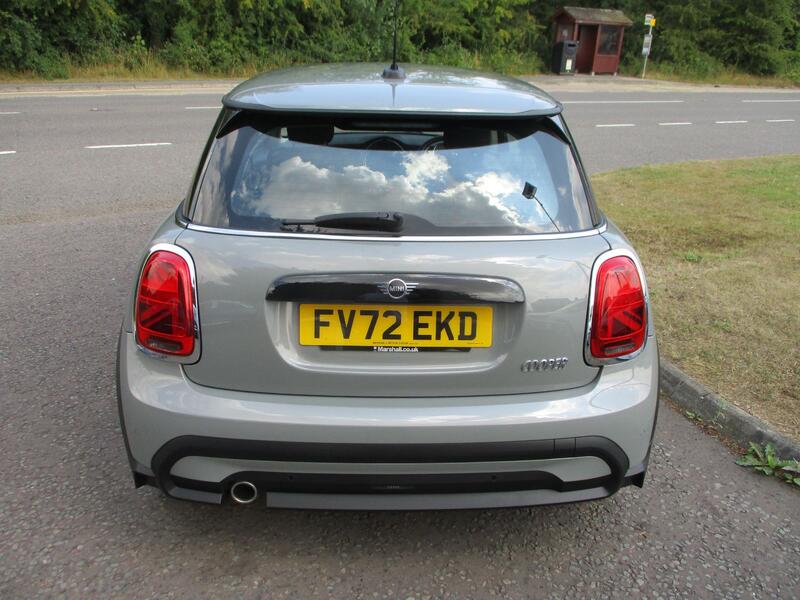 MINI HATCHBACK