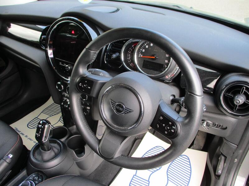 MINI HATCHBACK