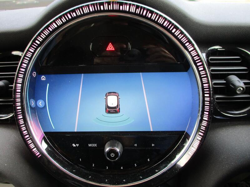 MINI HATCHBACK