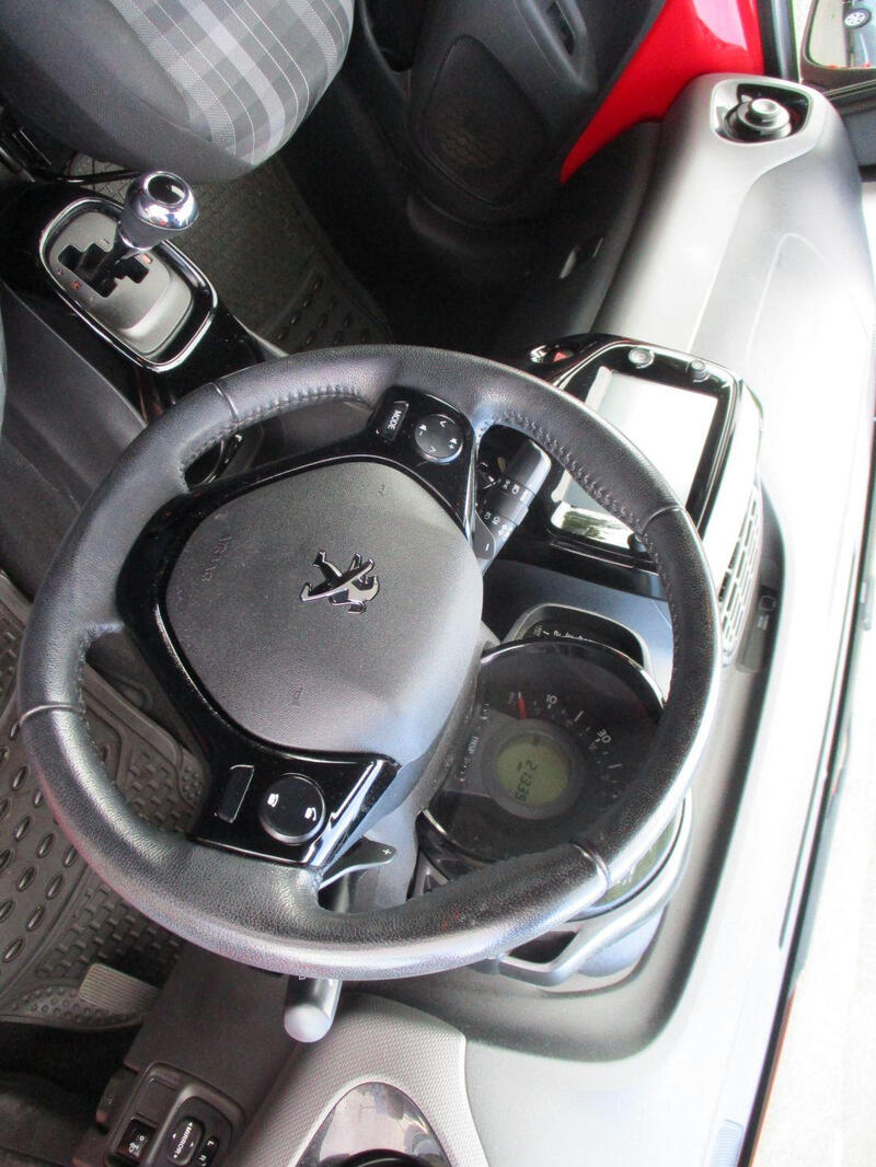 PEUGEOT 108